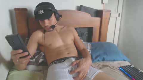 johantorres19 online show from February 6, 8:56 pm