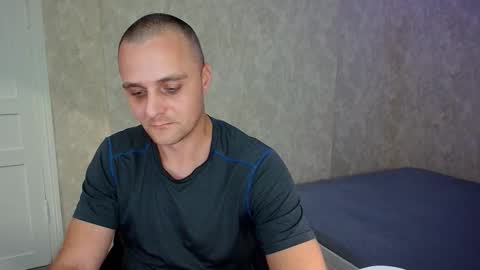 Snapshot of john_3019 chatting on October 10, 1:00 am John online show from October 10, 1:00 am