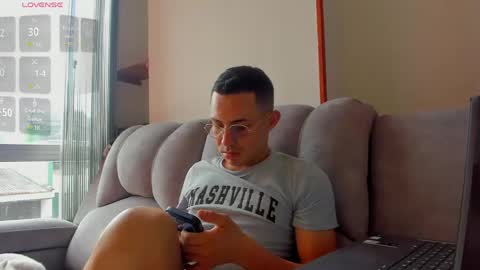 john_hot690 online show from April 19, 8:55 pm