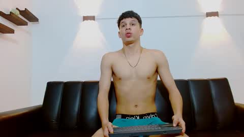 john_ssnow29 online show from February 10, 8:50 am