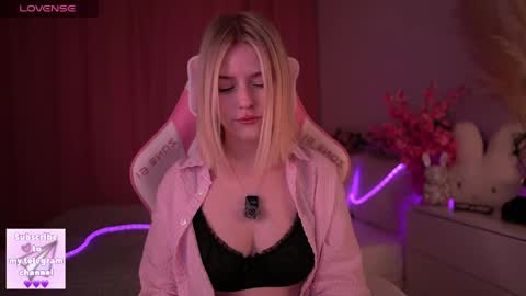 Paula online show from May 1, 1:43 am