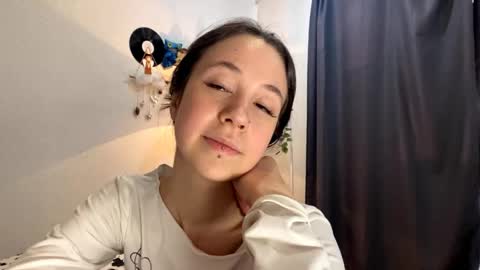 I am Joline ntmuLets hit 10 Thumbs Up together online show from June 3, 2:33 pm