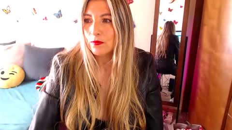 Jolie Mature online show from October 19, 6:56 pm