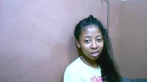 Snapshot of joliekah27 chatting on February 25, 1:09 am joliekah27 online show from February 25, 1:09 am