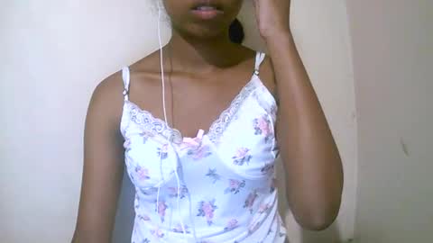 joliekah27 online show from April 18, 7:07 pm