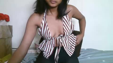 jolienasexi online show from July 25, 6:28 pm