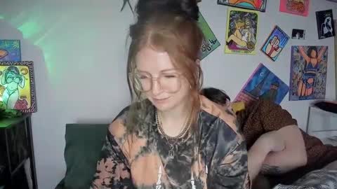 JONAH AND SARAH online show from December 19, 12:56 pm