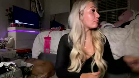 joselinehickss online show from August 4, 5:36 am