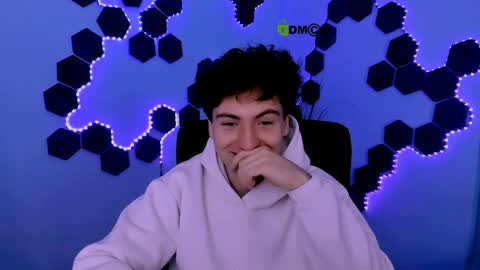 joseph_bear_ online show from April 8, 8:17 am