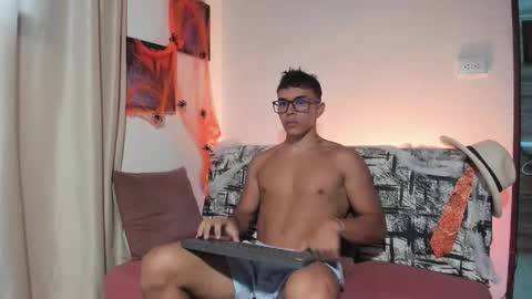 Im Jouliano online show from October 26, 9:58 pm