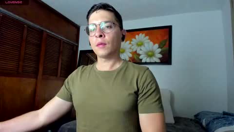 Snapshot of jriizh chatting on October 25, 4:24 am Cristian- tellme Criis online show from October 25, 4:24 am
