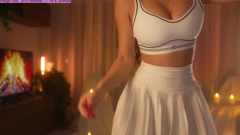 Jennifer Diaz online show from October 30, 9:15 pm