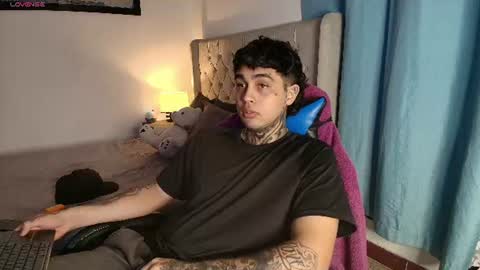 juan_alvarez18 online show from July 13, 7:56 am