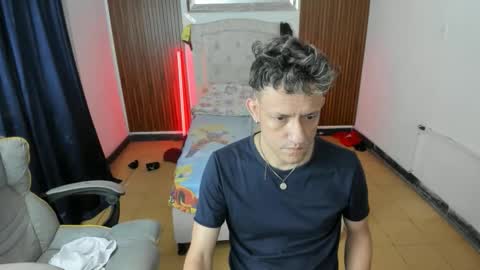 juan_and_luke online show from April 23, 11:51 am