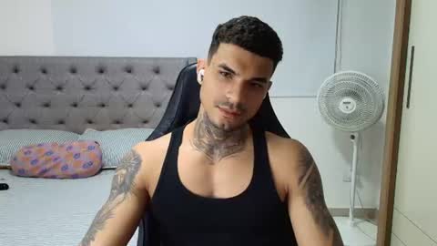 juan_gomez_1 online show from June 23, 5:15 am