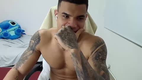 Snapshot of juan_gomez_1 chatting on September 10, 1:06 am juan_gomez_1 online show from September 10, 1:06 am