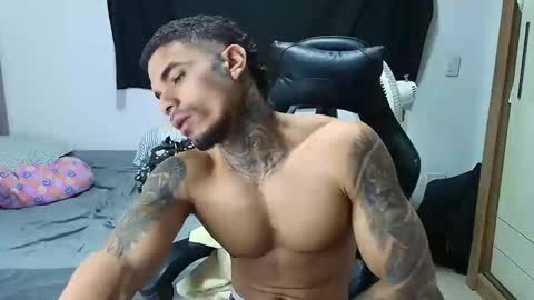 Snapshot of juan_gomez_1 chatting on October 15, 12:36 am juan_gomez_1 online show from October 15, 12:36 am