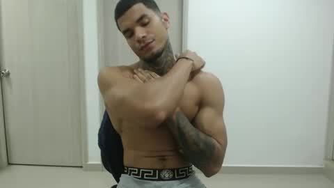 Snapshot of juan_gomez_1 chatting on February 25, 10:59 am juan_gomez_1 online show from February 25, 10:59 am