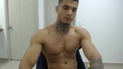 Snapshot of juan_gomez_1 chatting on January 15, 10:38 am juan_gomez_1 online show from January 15, 10:38 am
