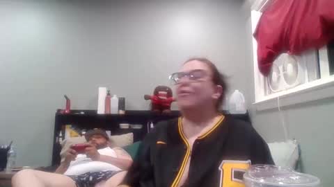 Juiceepawwg420 online show from May 6, 3:23 am