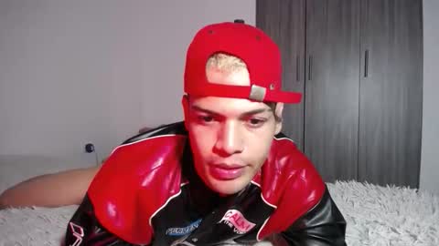 Snapshot of juicy_boy22 chatting on October 21, 2:05 am Miguel online show from October 21, 2:05 am