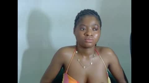 juicynpinkx online show from April 1, 1:41 pm