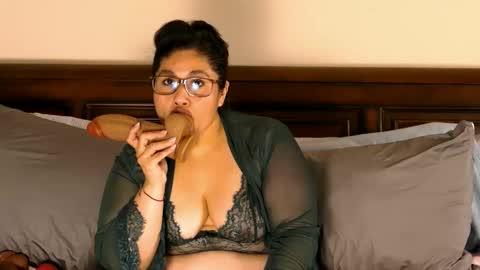 Juicy Teacher online show from March 16, 4:00 pm