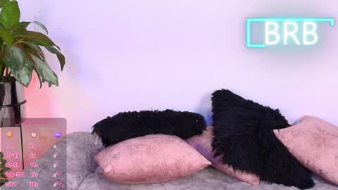 Jules and Gia online show from April 19, 4:41 pm