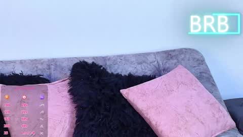 Jules and Gia online show from June 3, 9:12 am