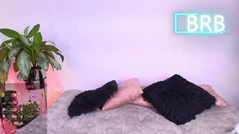 Jules and Gia online show from April 18, 1:13 pm