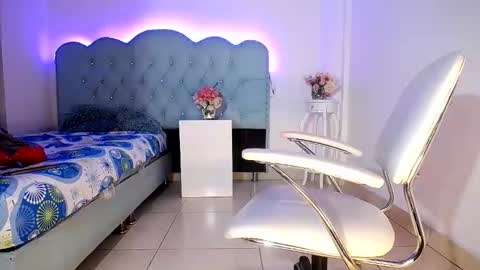 Jules online show from December 18, 8:59 pm