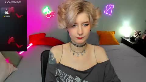 Snapshot of julescrown chatting on October 11, 12:48 am Jules online show from October 11, 12:48 am