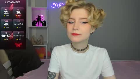 Snapshot of julescrown chatting on October 4, 12:52 am Jules online show from October 4, 12:52 am