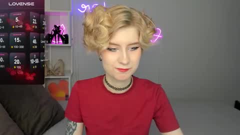 Snapshot of julescrown chatting on October 5, 1:03 am Jules online show from October 5, 1:03 am