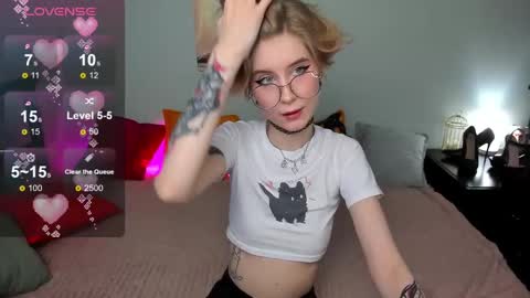 Snapshot of julescrown chatting on February 27, 6:35 am Jules online show from February 27, 6:35 am