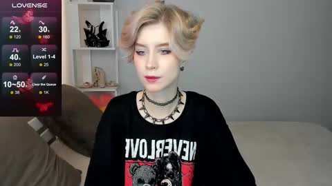 Snapshot of julescrown chatting on September 11, 1:07 am Jules online show from September 11, 1:07 am