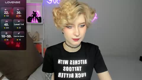 Snapshot of julescrown chatting on October 6, 1:12 am Jules online show from October 6, 1:12 am