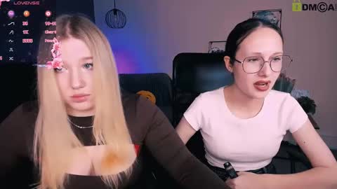 juli kisss online show from March 8, 1:25 pm