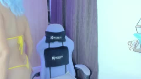 juli_santos_22 online show from April 16, 2:33 am