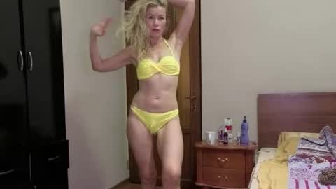 julia_giulia online show from October 10, 5:52 pm