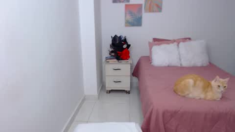 julia online show from February 16, 3:04 am