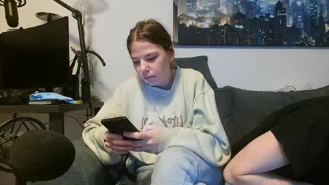 julia_official online show from February 17, 9:10 pm