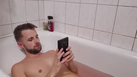 julia_official online show from October 18, 9:08 pm