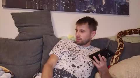 julia_official online show from November 6, 5:49 pm