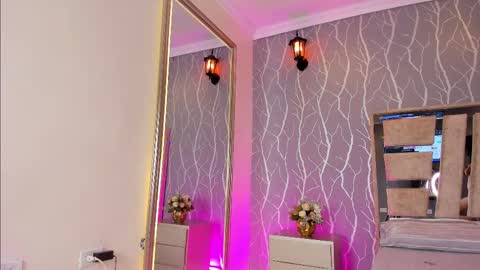 julia_rivers online show from December 2, 12:58 pm