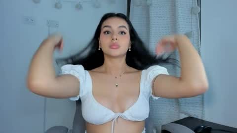 julia_strauns online show from March 11, 5:46 am
