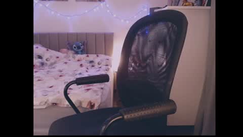 julialiones online show from June 14, 6:21 pm