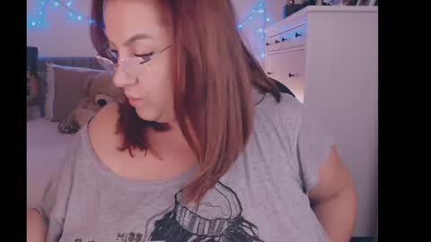 julialiones online show from December 30, 5:12 pm