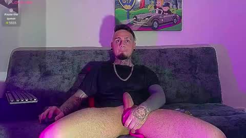 Julian independent model online show from November 7, 7:49 pm