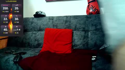 Julian independent model online show from September 19, 8:45 pm